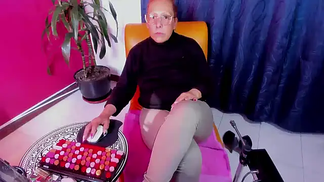 Snapshot of BrendaSex_Hot chatting on 7, 11, 2025 BrendaSex Hot online show from 7, 11, 2025