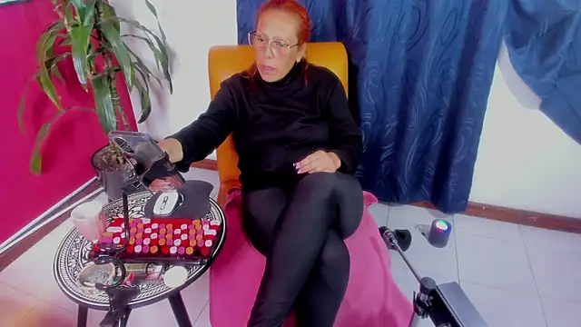 Snapshot of BrendaSex_Hot chatting on 28, 11, 2025 BrendaSex Hot online show from 28, 11, 2025