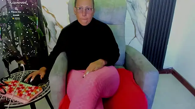 Snapshot of BrendaSex_Hot chatting on 9, 2, 2026 BrendaSex Hot online show from 9, 2, 2026