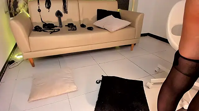 Snapshot of RACHEL_EV chatting on 8, 2, 2025 RACHEL EV online show from 8, 2, 2025