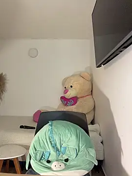 Kimm khalifa online show from 6, 4, 2026