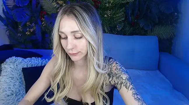 Horny Blond online show from 4, 3, 2025