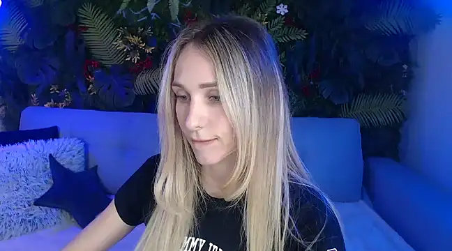 Horny Blond online show from 11, 3, 2025