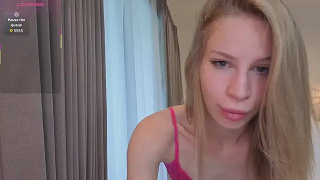 Snapshot of Elis_Fox chatting on 18, 12, 2025 Elis Fox online show from 18, 12, 2025