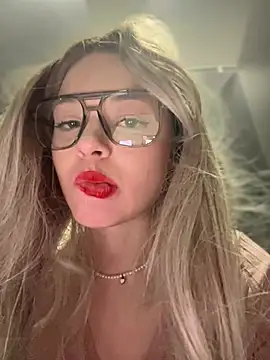 Snapshot of Times__Square chatting on 18, 12, 2024 Times Square online show from 18, 12, 2024