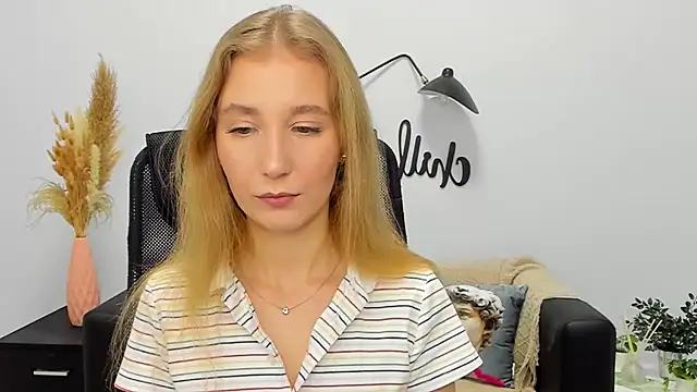 Snapshot of LolaWilsons chatting on 11, 1, 2025 LolaWilsons online show from 11, 1, 2025