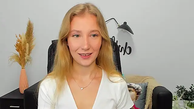 Snapshot of LolaWilsons chatting on 16, 1, 2025 LolaWilsons online show from 16, 1, 2025