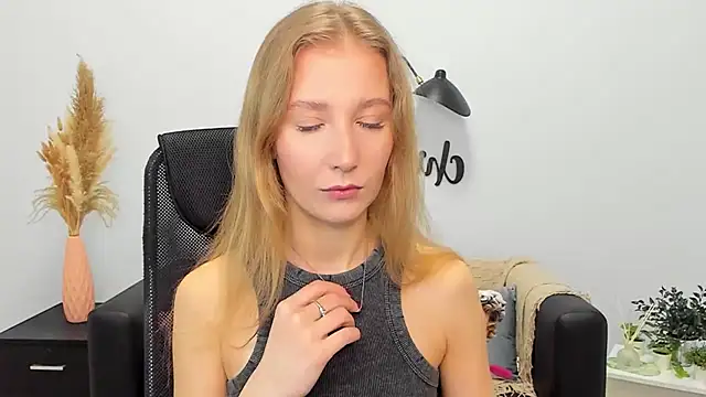 Snapshot of LolaWilsons chatting on 29, 1, 2025 LolaWilsons online show from 29, 1, 2025