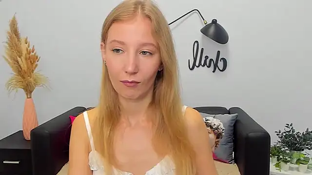 Snapshot of LolaWilsons chatting on 27, 9, 2025 LolaWilsons online show from 27, 9, 2025