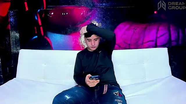 Snapshot of SlimLoves chatting on 5, 11, 2025 SlimLoves online show from 5, 11, 2025