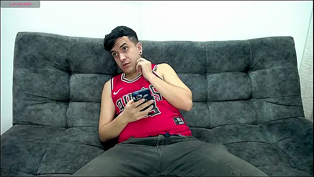 Snapshot of SlimLoves chatting on 10, 11, 2025 SlimLoves online show from 10, 11, 2025