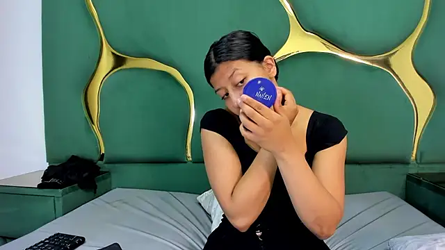 Snapshot of VaneLin18 chatting on 27, 11, 2025 VaneLin18 online show from 27, 11, 2025