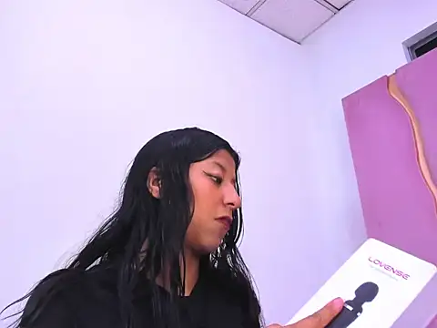 Snapshot of VaneLin18 chatting on 4, 12, 2025 VaneLin18 online show from 4, 12, 2025