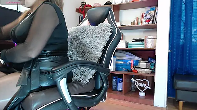 LiaTaylorr online show from 10, 10, 2025