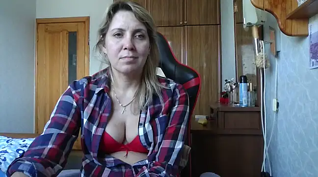 Snapshot of IrinaB1 chatting on 19, 2, 2025 IrinaB1 online show from 19, 2, 2025