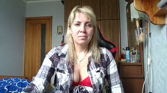 Snapshot of IrinaB1 chatting on 3, 3, 2025 IrinaB1 online show from 3, 3, 2025