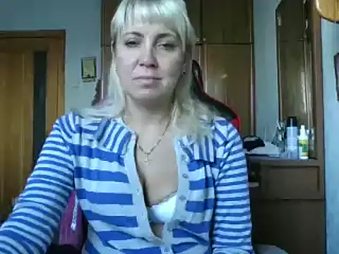 Snapshot of IrinaB1 chatting on 15, 10, 2025 IrinaB1 online show from 15, 10, 2025