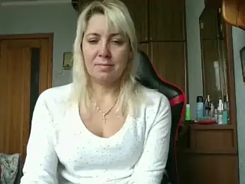 Snapshot of IrinaB1 chatting on 9, 11, 2025 IrinaB1 online show from 9, 11, 2025