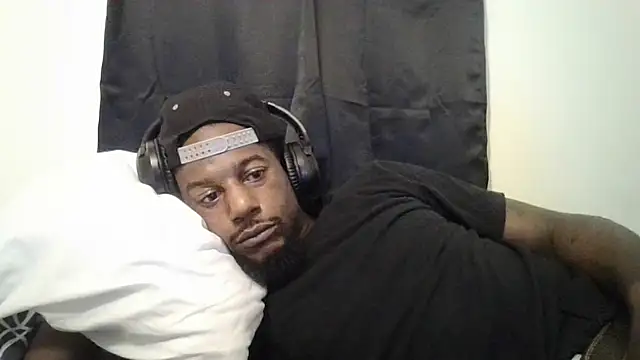 Snapshot of DreamvilleINC chatting on 9, 9, 2025 DreamvilleINC online show from 9, 9, 2025