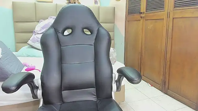 lilybaudyn  online show from 26, 2, 2025