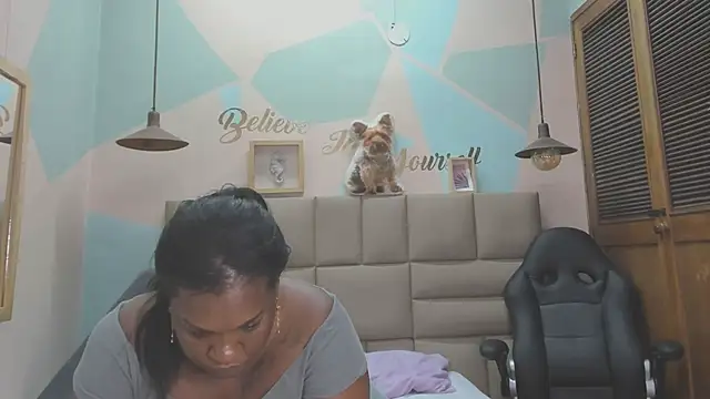 lilybaudyn  online show from 28, 2, 2025