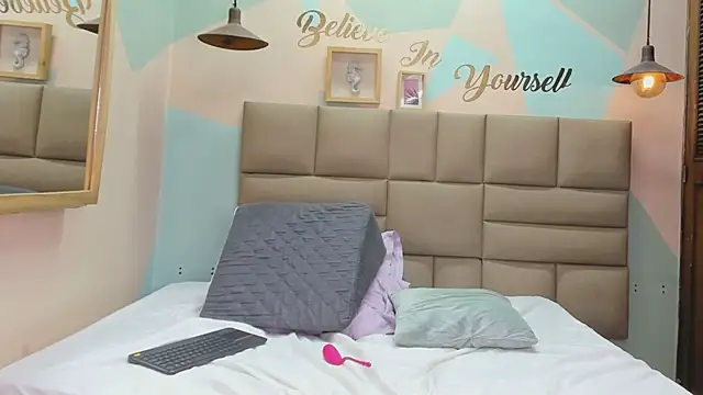 lilybaudyn  online show from 21, 3, 2025