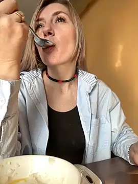 Crazy-Rosa online show from 2, 2, 2025