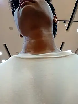 Snapshot of _Ottis_ chatting on 4, 1, 2025 Ottis online show from 4, 1, 2025