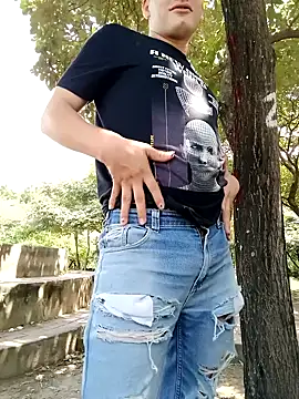 Snapshot of _Ottis_ chatting on 11, 1, 2025 Ottis online show from 11, 1, 2025