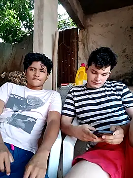 Snapshot of _Ottis_ chatting on 19, 1, 2025 Ottis online show from 19, 1, 2025