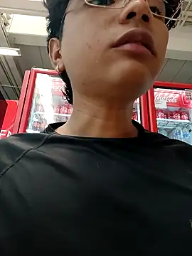 Snapshot of _Ottis_ chatting on 22, 1, 2025 Ottis online show from 22, 1, 2025