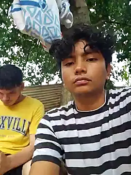 Snapshot of _Ottis_ chatting on 2, 2, 2025 Ottis online show from 2, 2, 2025