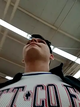 Snapshot of _Ottis_ chatting on 8, 2, 2025 Ottis online show from 8, 2, 2025