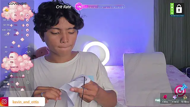 Snapshot of _Ottis_ chatting on 8, 2, 2025 Ottis online show from 8, 2, 2025