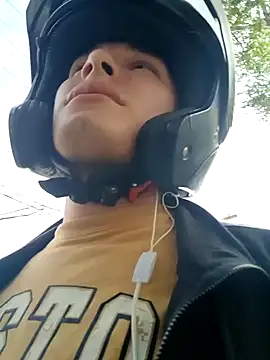 Snapshot of _Ottis_ chatting on 11, 2, 2025 Ottis online show from 11, 2, 2025