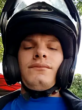 Snapshot of _Ottis_ chatting on 12, 2, 2025 Ottis online show from 12, 2, 2025