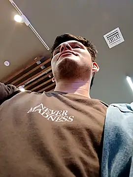 Snapshot of _Ottis_ chatting on 23, 2, 2025 Ottis online show from 23, 2, 2025