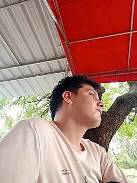 Snapshot of _Ottis_ chatting on 26, 2, 2025 Ottis online show from 26, 2, 2025