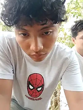 Snapshot of _Ottis_ chatting on 1, 3, 2025 Ottis online show from 1, 3, 2025