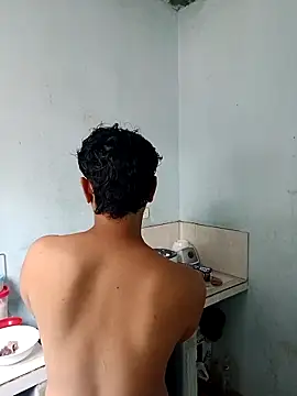 Snapshot of _Ottis_ chatting on 2, 3, 2025 Ottis online show from 2, 3, 2025