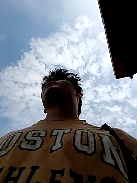 Snapshot of _Ottis_ chatting on 6, 3, 2025 Ottis online show from 6, 3, 2025