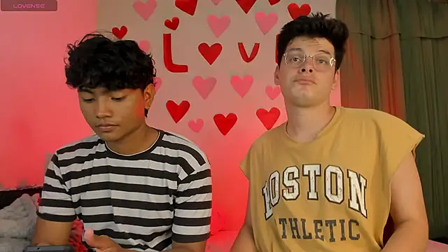 Snapshot of _Ottis_ chatting on 7, 3, 2025 Ottis online show from 7, 3, 2025