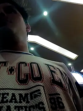 Snapshot of _Ottis_ chatting on 19, 3, 2025 Ottis online show from 19, 3, 2025