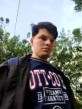 Snapshot of _Ottis_ chatting on 17, 9, 2025 Ottis online show from 17, 9, 2025