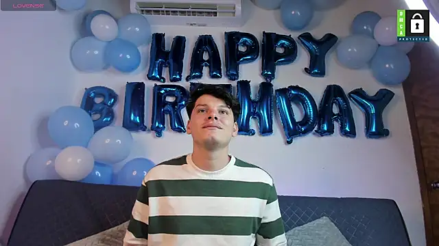 Snapshot of _Ottis_ chatting on 21, 9, 2025 Ottis online show from 21, 9, 2025