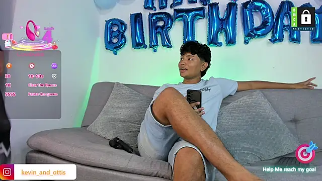 Snapshot of _Ottis_ chatting on 25, 9, 2025 Ottis online show from 25, 9, 2025