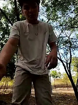 Snapshot of _Ottis_ chatting on 2, 10, 2025 Ottis online show from 2, 10, 2025