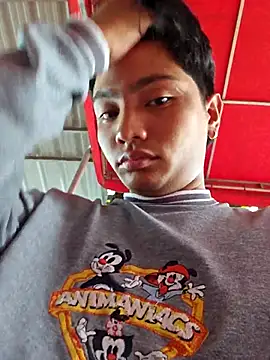 Snapshot of _Ottis_ chatting on 3, 10, 2025 Ottis online show from 3, 10, 2025