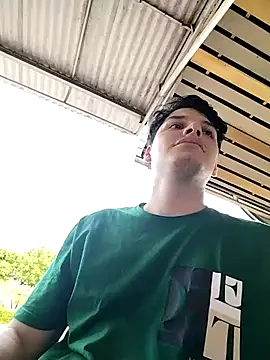 Snapshot of _Ottis_ chatting on 7, 10, 2025 Ottis online show from 7, 10, 2025