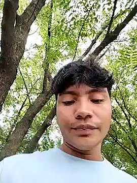 Snapshot of _Ottis_ chatting on 8, 10, 2025 Ottis online show from 8, 10, 2025